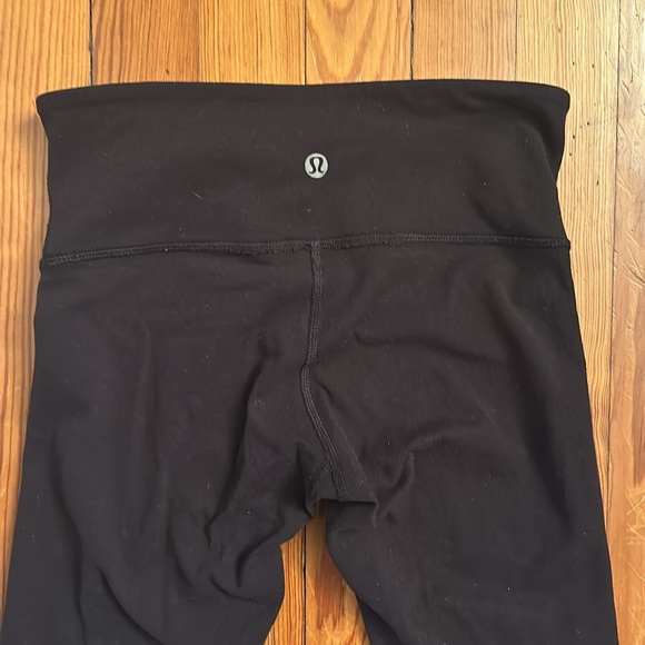 Lululemon black leggings, size 2, VGUC, smoke free, pet free home - Picture 5 of 6